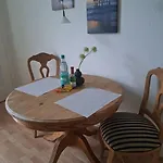 아파트 Mitten In Der *